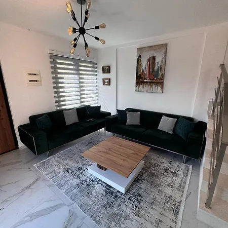 Sara Villa Durres